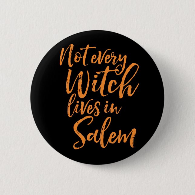Nicht jede Hexe lebt in Salem | Funny Halloween Button (Vorderseite)