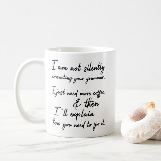 Nicht leise korrigieren Sie Ihre Grammatik. Kaffee Kaffeetasse (Mit Donut)
