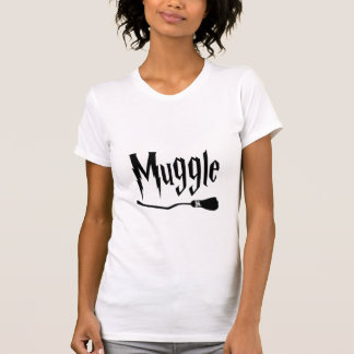 Nicht magische Hexe- und Zauberdesign mit Besen T-Shirt