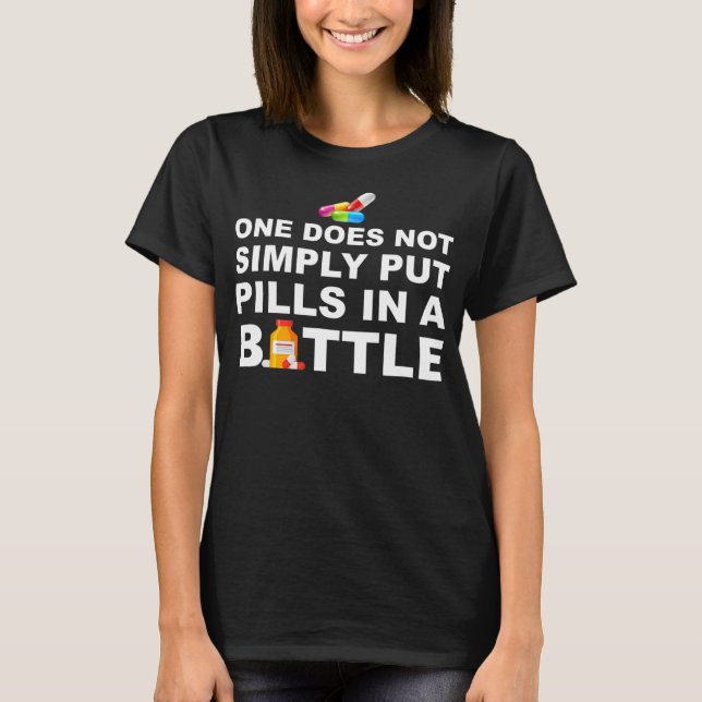 Nicht nur Tabletten in einen Flaschenhaftmacher ge T-Shirt (Vorderseite)