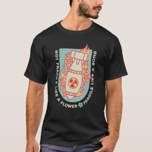 Nicht zerbrechlich wie eine Blume, sondern eine Bo T-Shirt