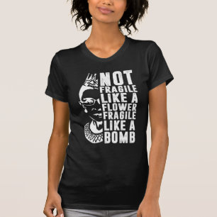 Nicht zerbrechlich wie eine Blume, sondern eine Bo T-Shirt