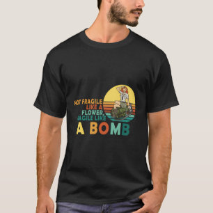 Nicht zerbrechlich wie eine Blume, sondern eine Bo T-Shirt