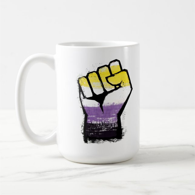 Nichtbinäre Pride- Protestfaust Kaffeetasse (Links)