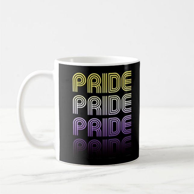 Nichtbinärer Retro-Prix Kaffeetasse (Links)