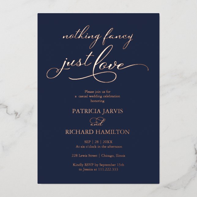 Nichts Extravagant nur Liebe Chic Script Hochzeit Folieneinladung (Vorderseite)