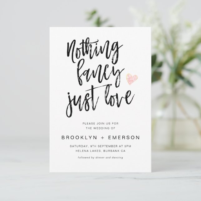 Nichts Extravagant, nur Liebe Hand Briefe Hochzeit Einladung (Stehend Vorderseite)