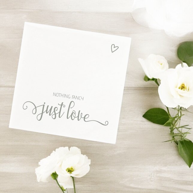 Nichts Extravagant nur Liebe Minimalistisch Hochze Serviette (Nothing Fancy Just Love Minimalist Wedding Napkins from Ricaso in sage green typography with heart)