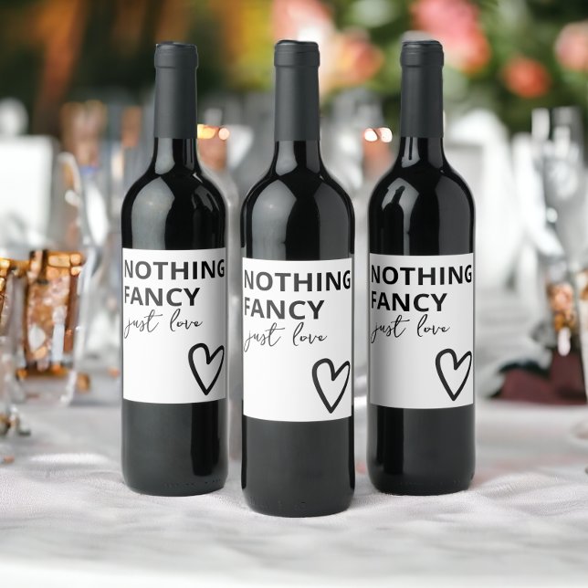 Nichts Extravagant nur Liebe Minimalistisch Hochze Weinetikett (Nothing Fancy Just Love Minimalist Wedding Wine Labels from Ricaso. Add to bottles for favors)