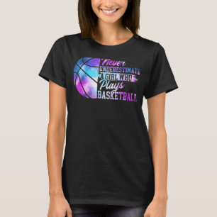 Nie ein Mädchen unterschätzen, das Basketball spie T-Shirt