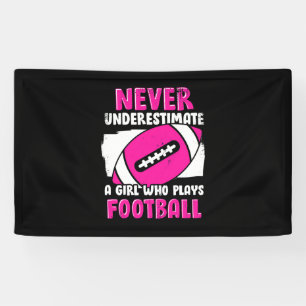 Nie ein Mädchen unterschätzen, das Fußball spielt Banner