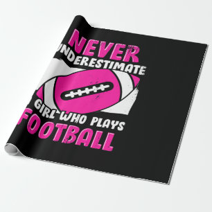 Nie ein Mädchen unterschätzen, das Fußball spielt Geschenkpapier