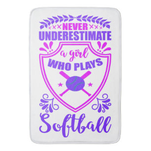Nie ein Mädchen unterschätzen, das Softball spielt Badematte