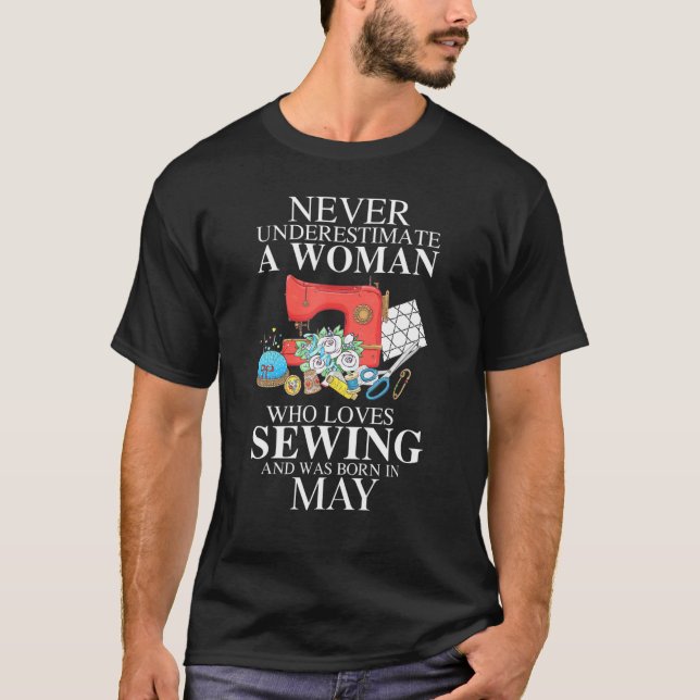 Nie eine Frau unterschätzen, die Lieben nähen war  T-Shirt (Vorderseite)