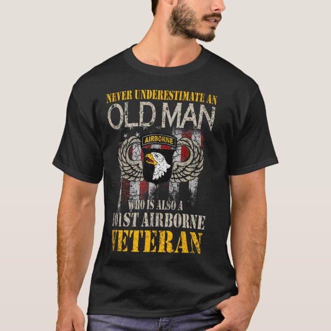 Nie einen alten Mann 101. Im Flugzeug Vete untersc T-Shirt (Vorderseite)