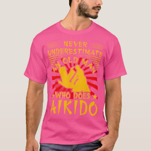 Nie einen alten Mann unterschätzen, der Aikido-Män T-Shirt