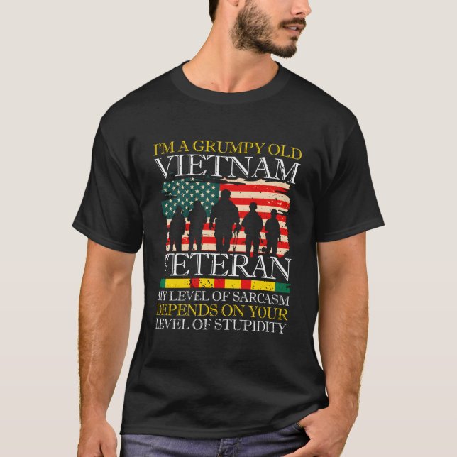 Nie einen alten Mann unterschätzen, der auch Vietn T-Shirt (Vorderseite)