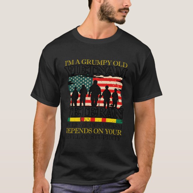 Nie einen alten Mann unterschätzen, der auch Vietn T-Shirt (Vorderseite)