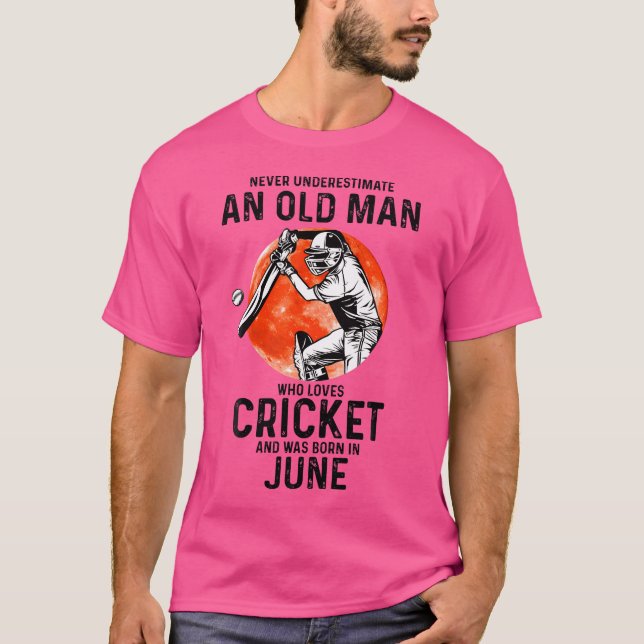 Nie einen alten Mann unterschätzen, der Cricket J  T-Shirt (Vorderseite)