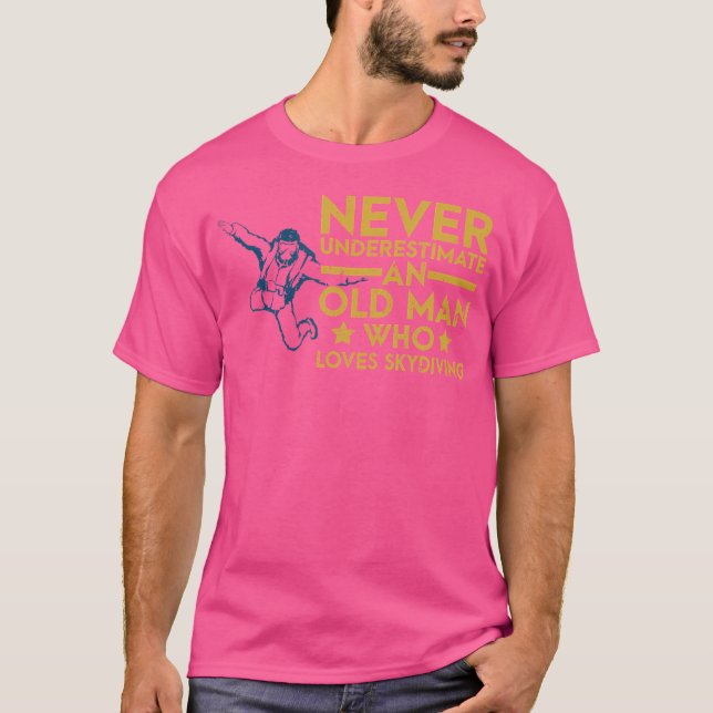 Nie einen alten Mann unterschätzen, der Skydiving- T-Shirt (Vorderseite)