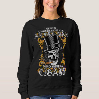 Nie einen alten Mann unterschätzen, der Zigarren r Sweatshirt