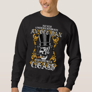 Nie einen alten Mann unterschätzen, der Zigarren r Sweatshirt