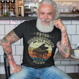 Nie einen alten Mann unterschätzen - Klavier T-Shirt