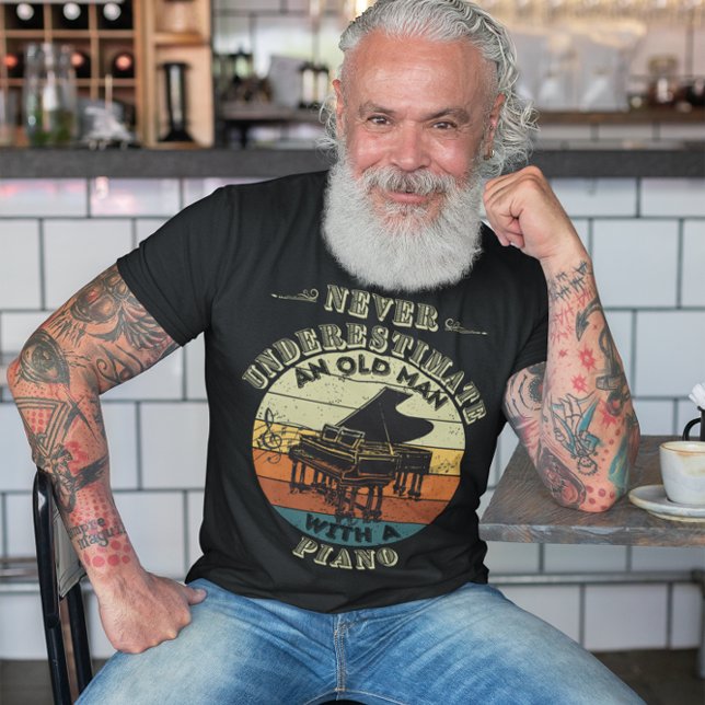 Nie einen alten Mann unterschätzen - Klavier T-Shirt (Von Creator hochgeladen)