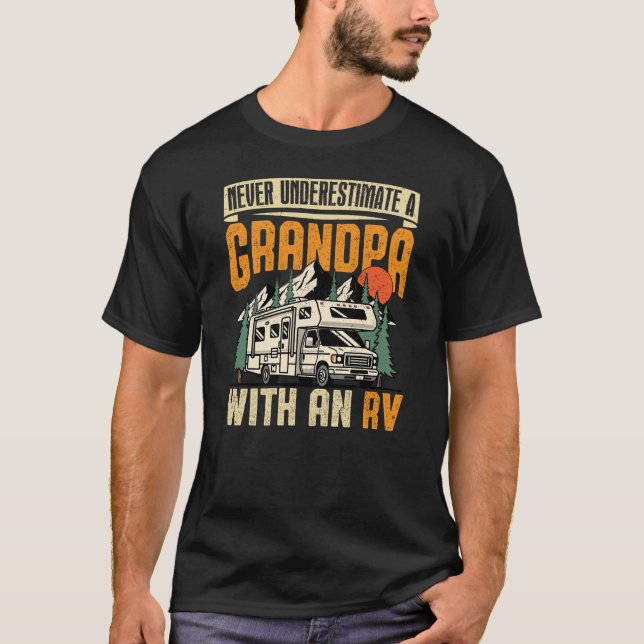 Nie einen Großvater mit RV unterschätzen T-Shirt (Vorderseite)
