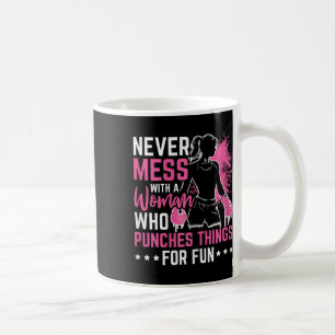 Nie mit einer Frau, die Dinge zum Spaß punzelt Kaffeetasse
