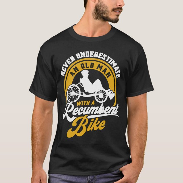 Nie unterschätzt und alter Mann mit einem Liegepla T-Shirt (Vorderseite)