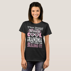 Nie würde Dreamed die Großmutter sein, die hier es T-Shirt