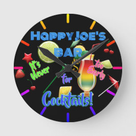 Nie zu früh für Cocktails Neon Personalisiert Runde Wanduhr