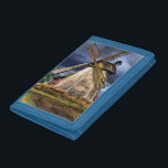 Niederlande Windmill Landsallet Wallet Trifold Geldbörse<br><div class="desc">Wallets mit schöner niederländischer Windmühle Landschaft Zeichnend Art Dutch Nature Holland Mill Wallet - oder wählen / Ihren einzigartigen Text / Namen hinzufügen - Ihr besonderes Geschenk machen - Vergrössern und verschieben oder entfernen und hinzufügen / Elemente / Bild mit dem Anpassungs-Tool ! Zeichn und Design von MIGNED. Sie können...</div>