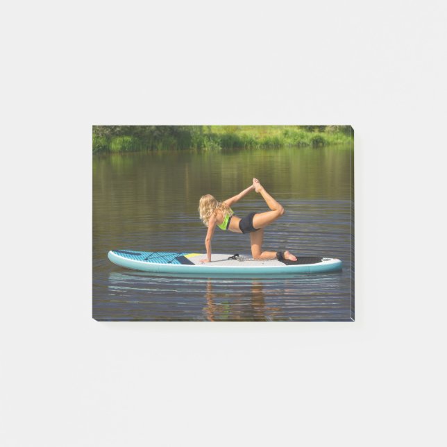 Niederländische Frau im SUP in der Yoga-Pose für W Post-it Klebezettel (Vorderseite)