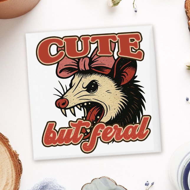 Niedlich aber Feral Possum: Vintager sarkastischer Magnet (This cute but feral possum design is made for anyone who loves sarcasm with style!)