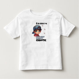 Niedlich, aber leicht chaotischer Junge Kleinkind T-shirt