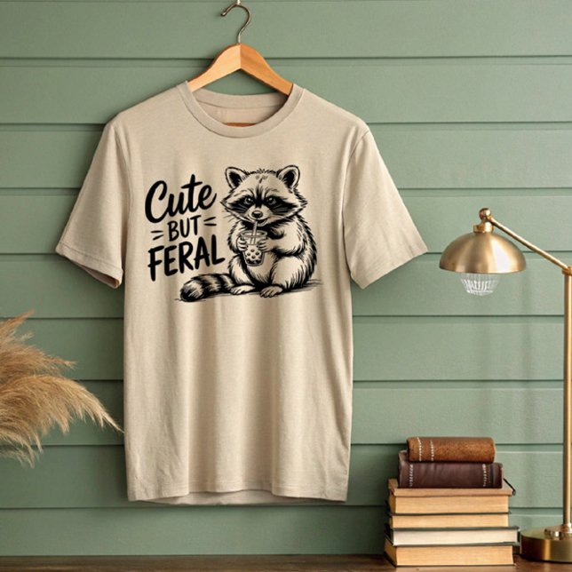 Niedlich aber Wild Raccoon Drink T-Shirt (Von Creator hochgeladen)