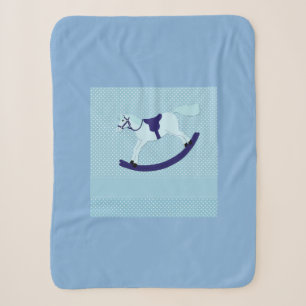 Niedlich Baby Boy Blue Rocking Horse Sherpadecke