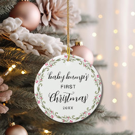 Niedlich Baby Bump's First Christmas Pink Berry Keramik Ornament