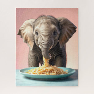 Niedlich Baby Elephant Eating Spaghetti