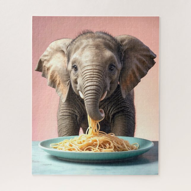 Niedlich Baby Elephant Eating Spaghetti (Vertikal)