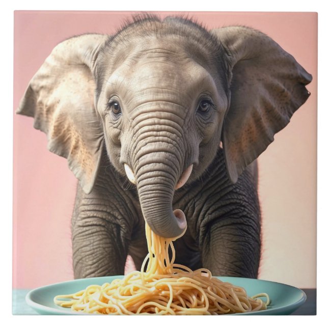 Niedlich Baby Elephant Eating Spaghetti Fliese (Vorderseite)