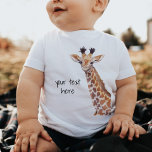 Niedlich Baby Giraffe Personalisiert Baby T-shirt<br><div class="desc">Niedliche Babygiraffe personalisiert zum Shirt. Original-Kunstwerk von Komila Y.</div>
