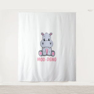 Niedlich Baby Hippo Moo Deng Bouncy Pig in Thai Hi Wandteppich
