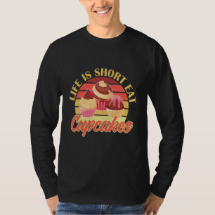Niedlich Backkuchen Das Leben ist Kurz zu essen Cu T-Shirt