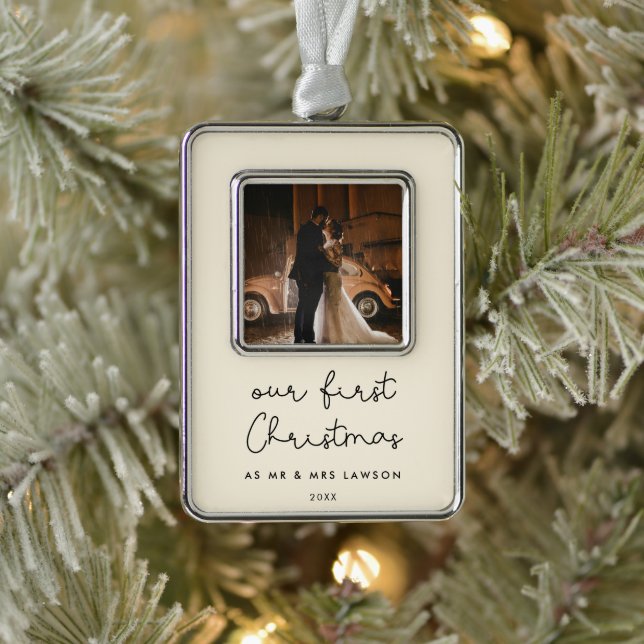 Niedlich Beige Unser erstes Foto Rahmen-Ornament Silber (Baum)
