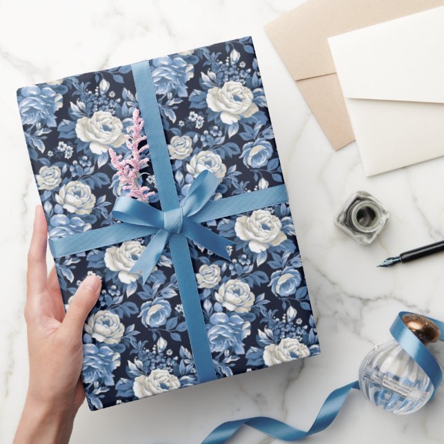 Niedlich-blaues Rosatmotiv Geschenkpapier (Schenken)