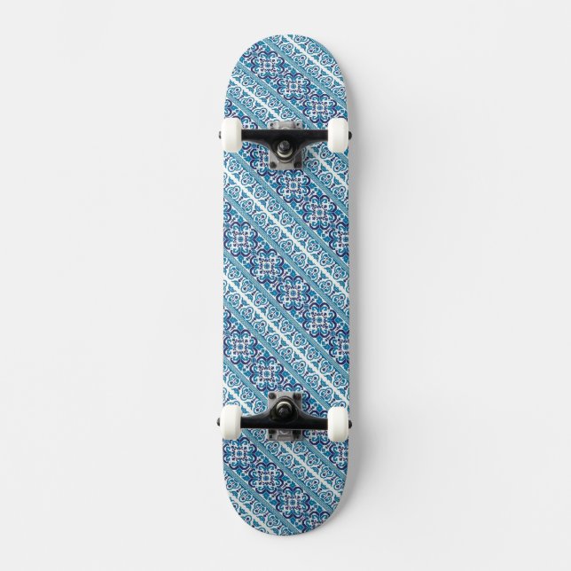 Niedlich blaues ukrainisches Muster-Design Skateboard (Vorderseite)