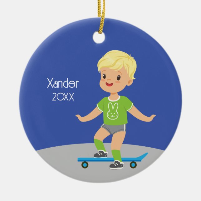 Niedlich Blond Boy Skateboard Keramik Ornament (Vorne)